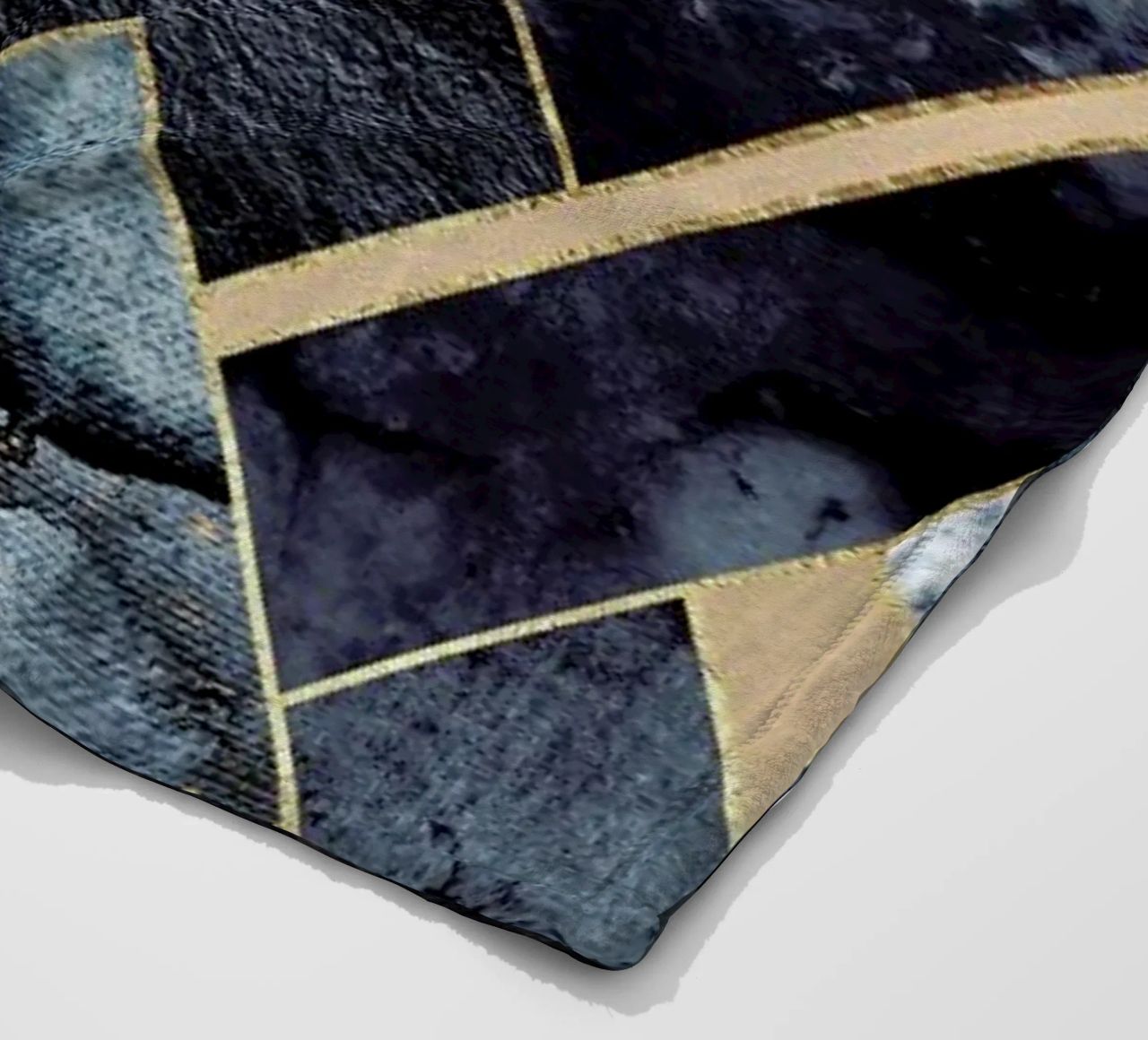 Stormy Mountains coperta in pile da Elisabeth Fredriksson