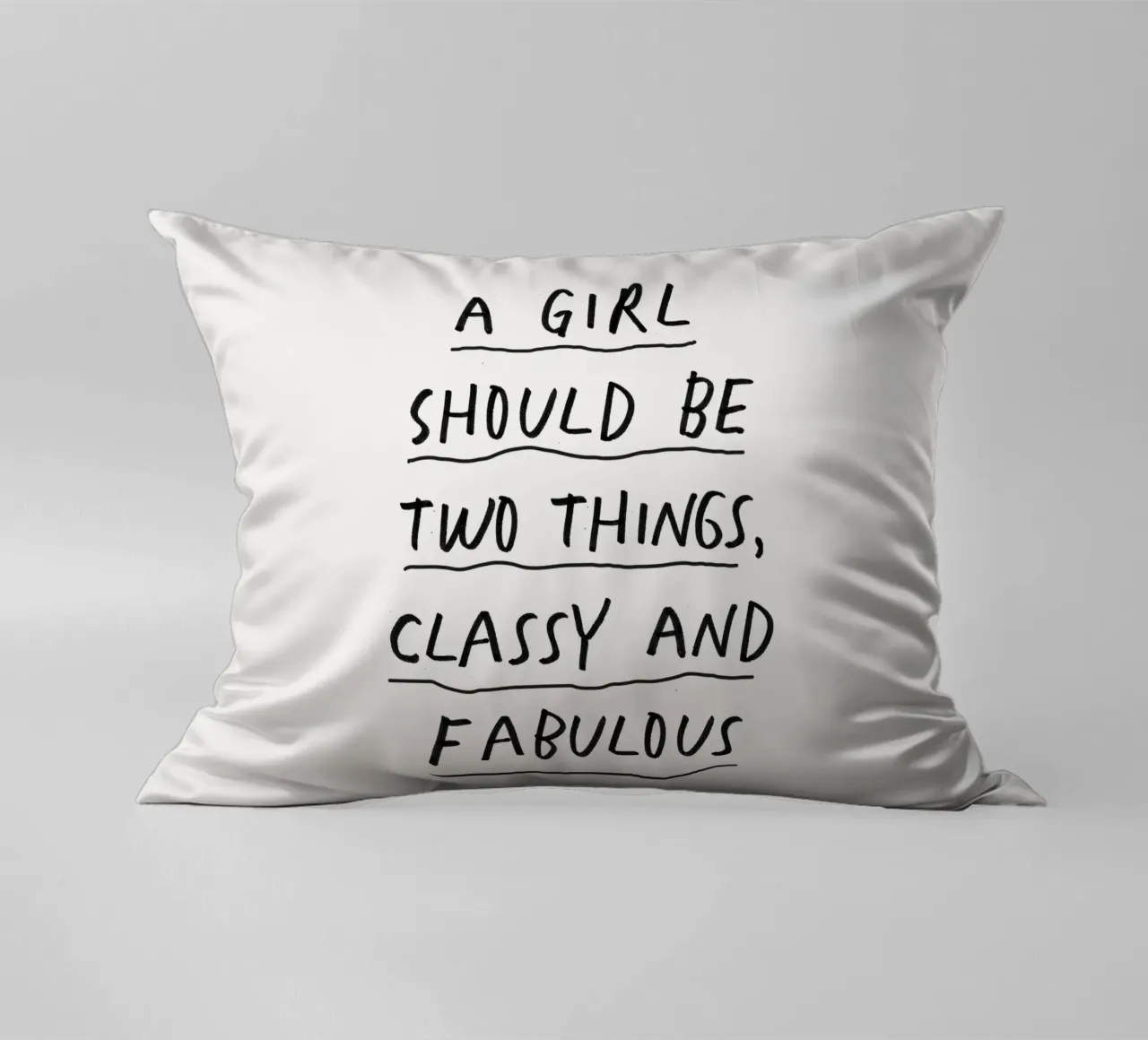 Una ragazza dovrebbe essere due cose: di classe e favolosa. cuscino da THE MOTIVATED TYPE