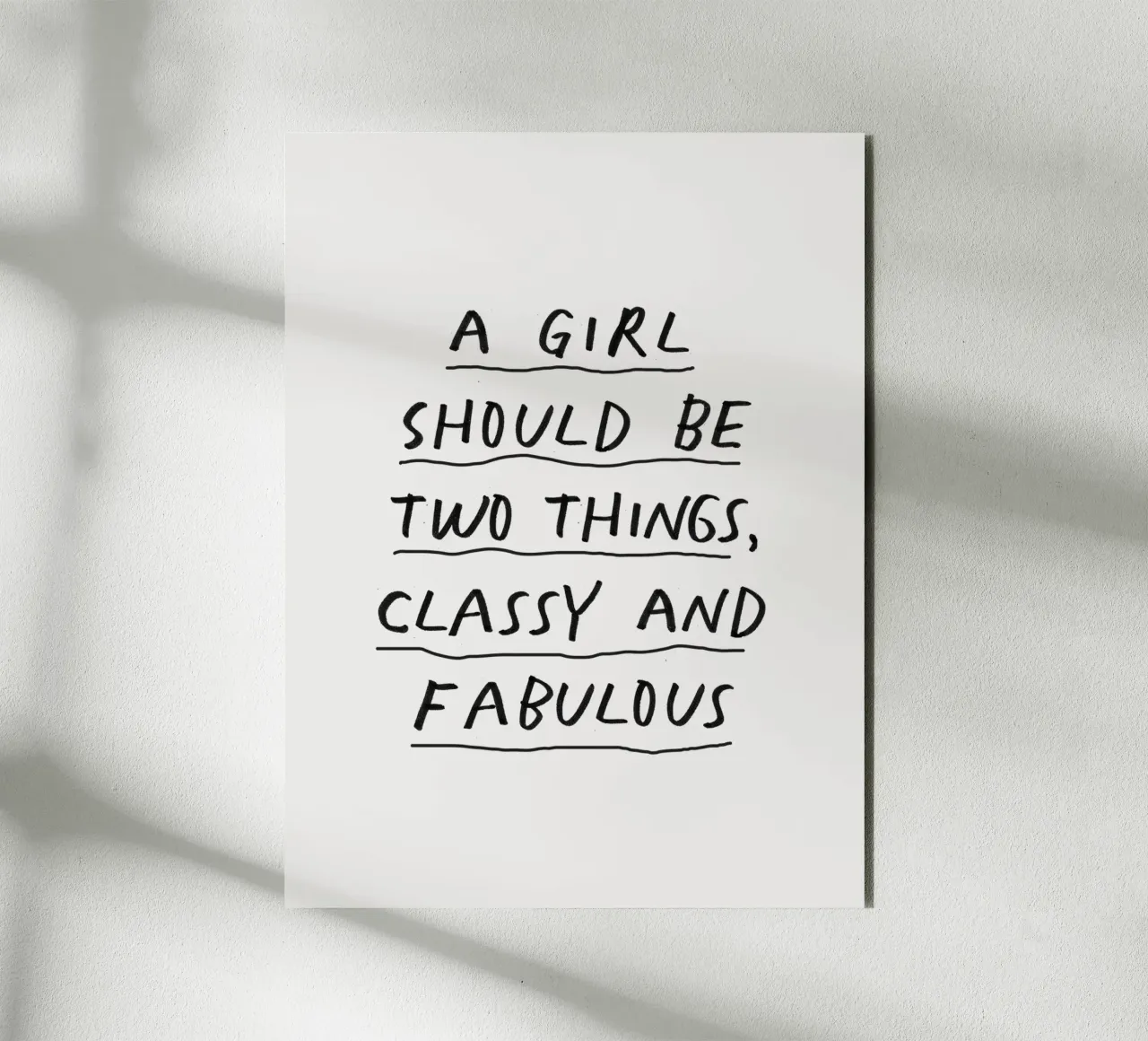 Una ragazza dovrebbe essere due cose: di classe e favolosa. alluminio dibond da THE MOTIVATED TYPE