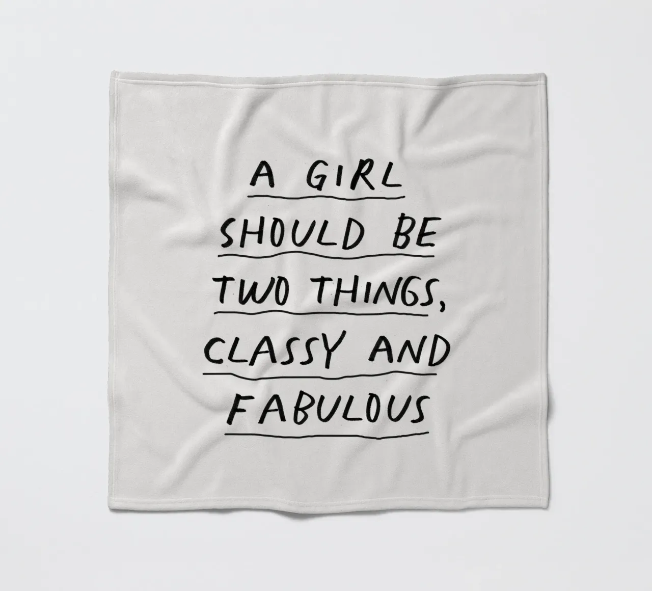 Una ragazza dovrebbe essere due cose: di classe e favolosa. coperta in pile da THE MOTIVATED TYPE