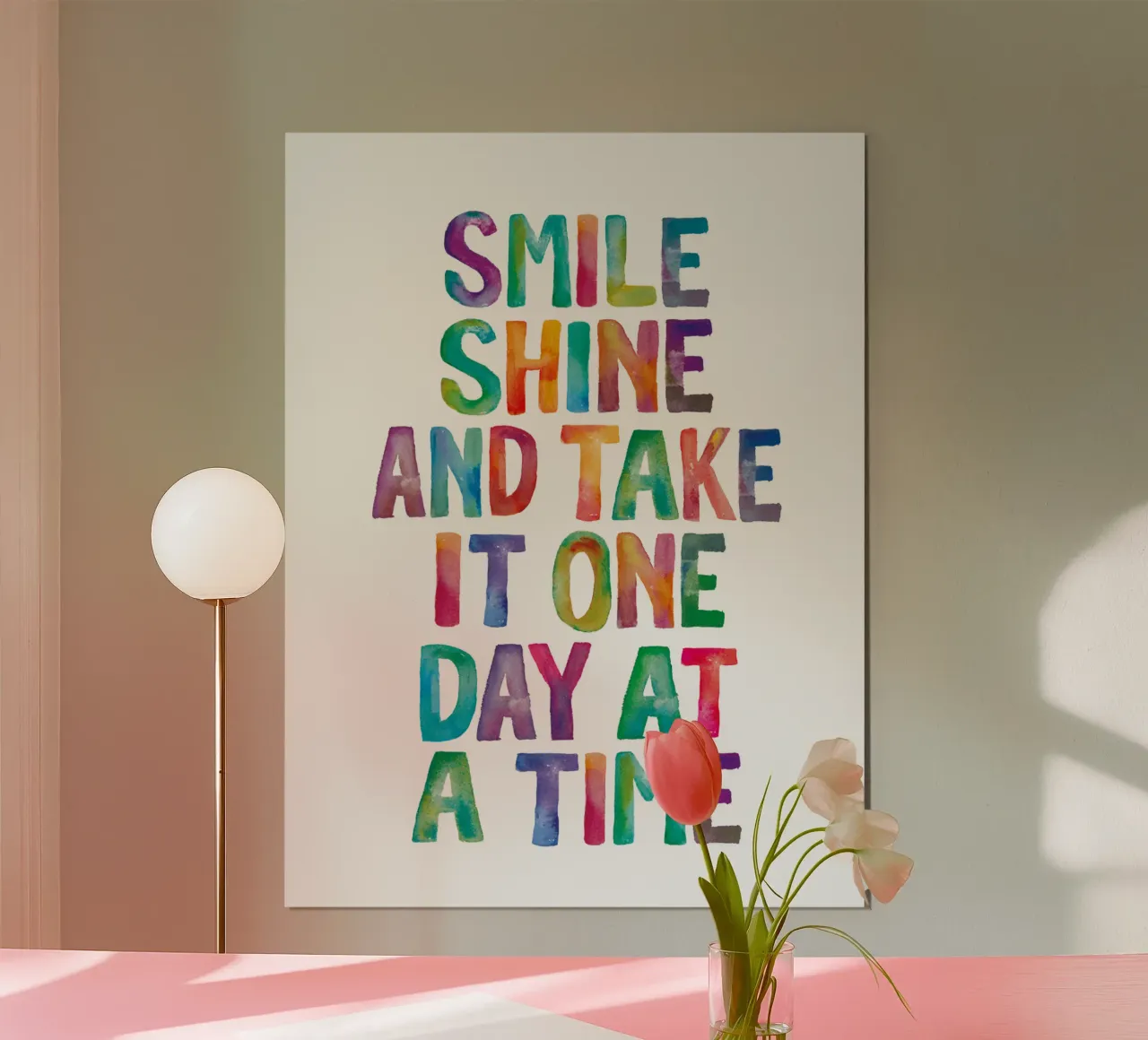 Smile Shine and Take it One Day at a Time Typografie Druck Poster mit Kunststoffrahmen von THE MOTIVATED TYPE