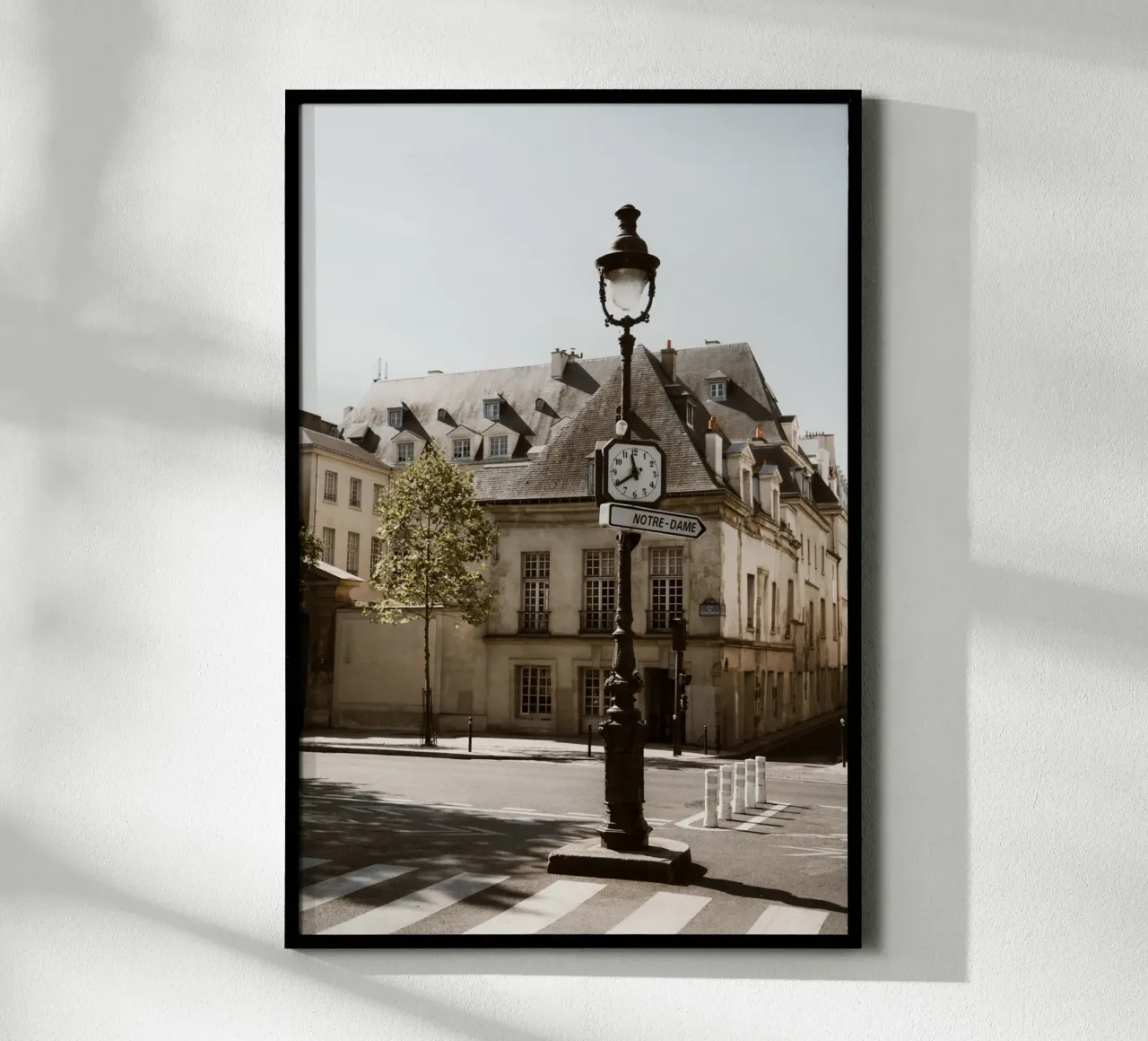 Tijdloze elegantie in Parijs poster met aluminium frame van Saskia Kamenz