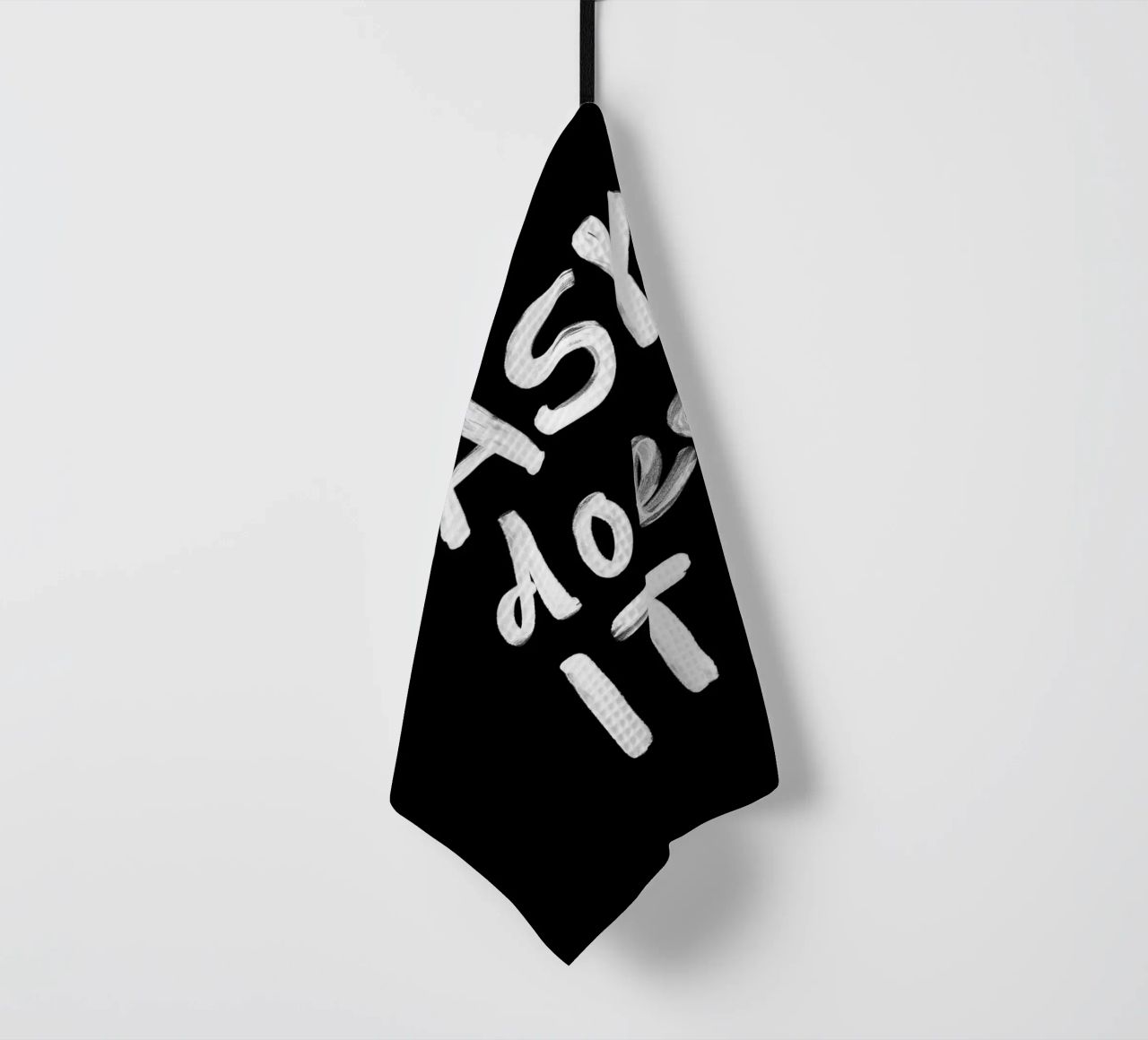 Stampa tipografica Easy Does It in bianco e nero canovaccio da cucina da THE MOTIVATED TYPE