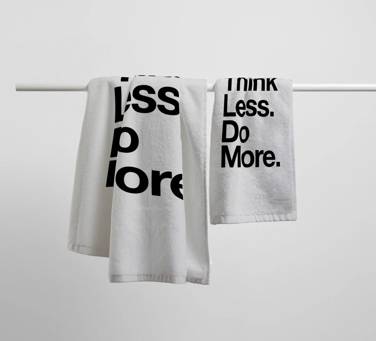 Stampa tipografica Think Less Do More in bianco e nero asciugamano da bagno da THE MOTIVATED TYPE