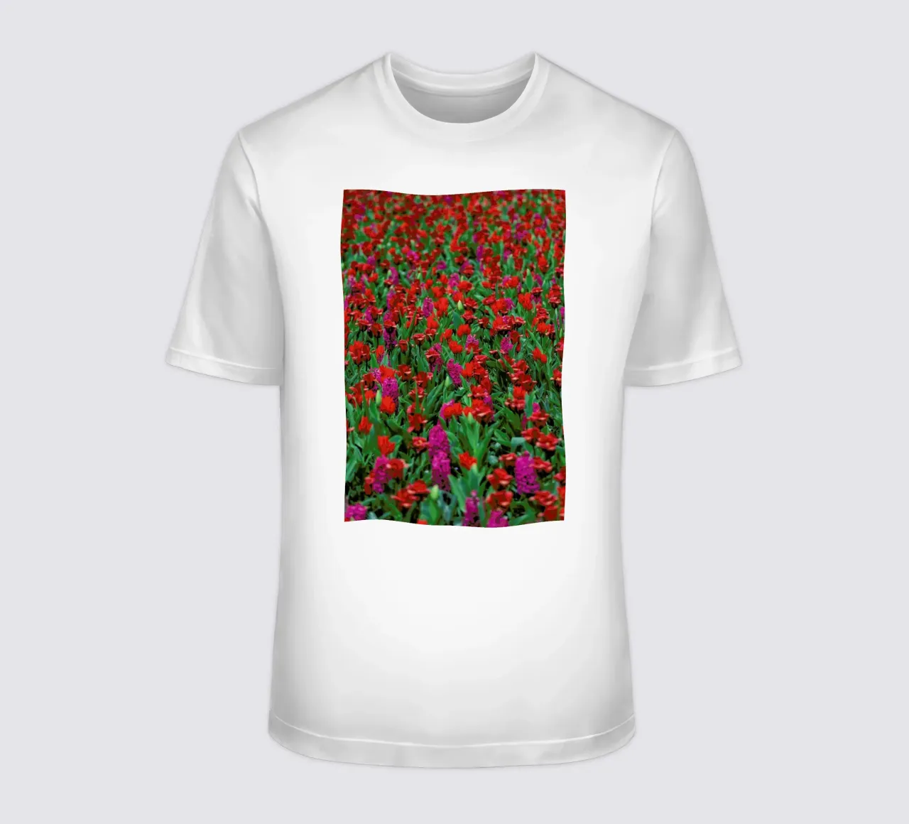 Tulip Field Red t-shirt da Curious Collections by Marielle Leenders