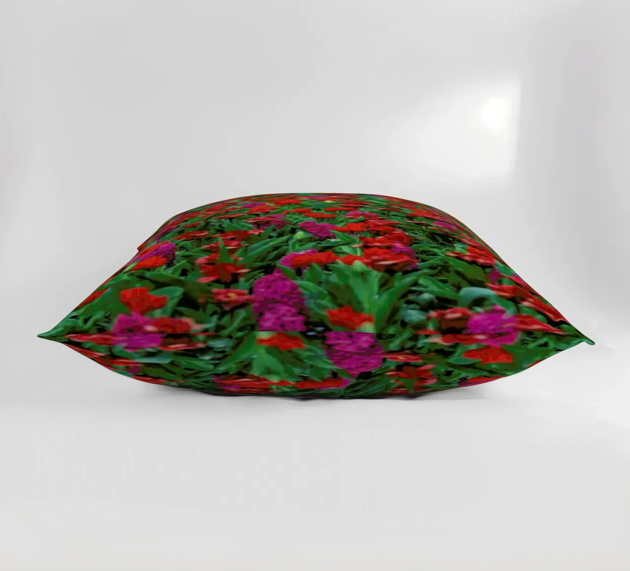 Tulip Field Red cuscino da Curious Collections by Marielle Leenders