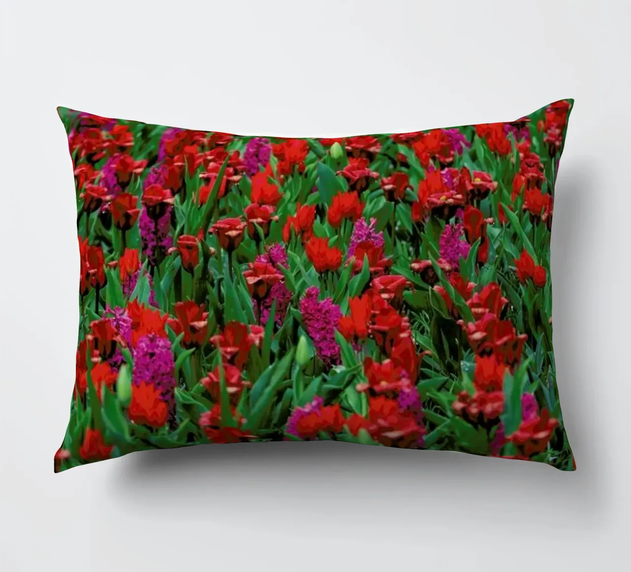 Tulip Field Red cuscino da Curious Collections by Marielle Leenders
