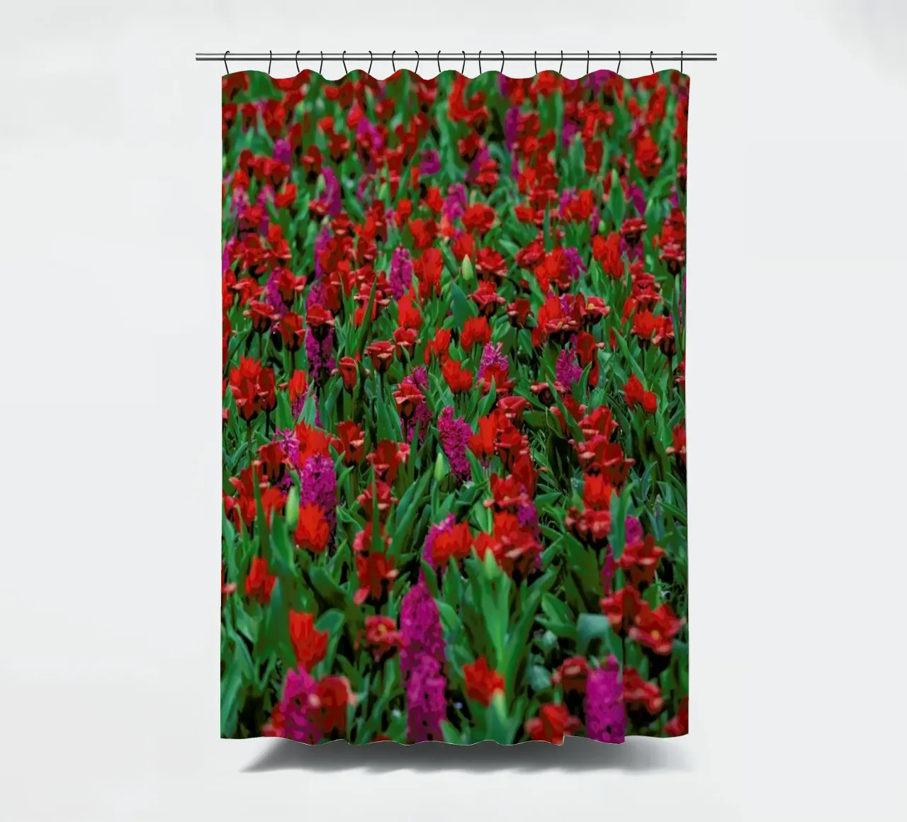 Tulip Field Red tenda da doccia da Curious Collections by Marielle Leenders