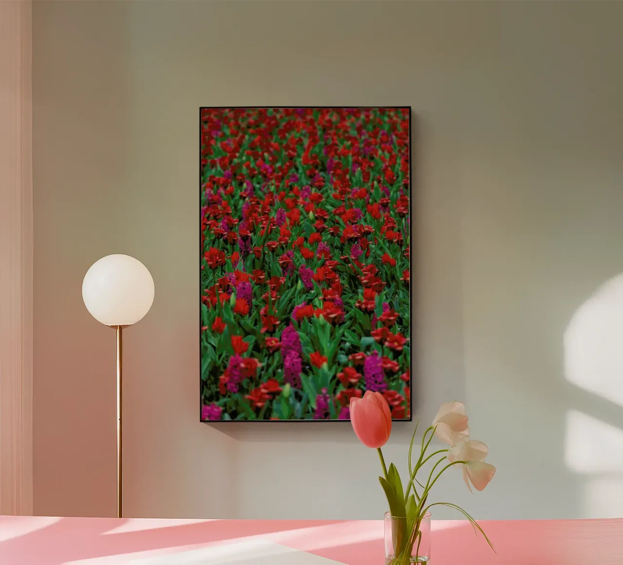 Tulip Field Red plexiglass da Curious Collections by Marielle Leenders