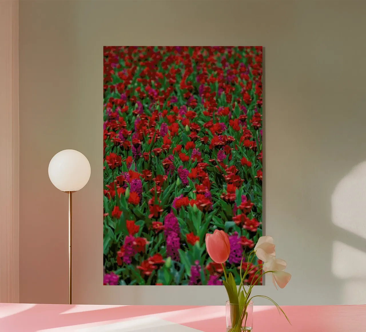 Tulip Field Red plexiglass da Curious Collections by Marielle Leenders