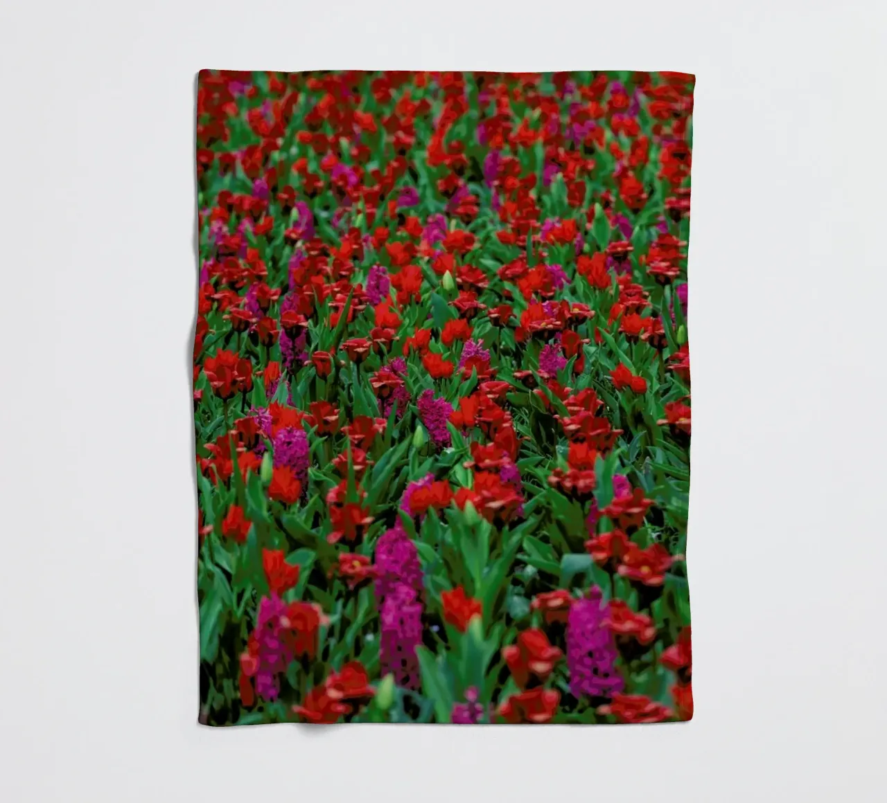 Tulip Field Red coperta in pile da Curious Collections by Marielle Leenders