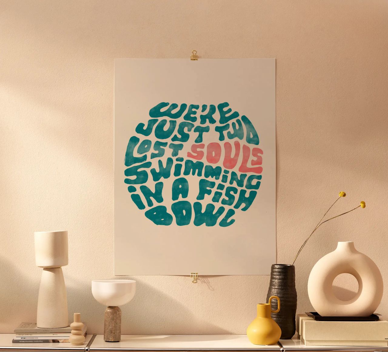Due anime perdute poster con telaio in legno da Studio Mooodz