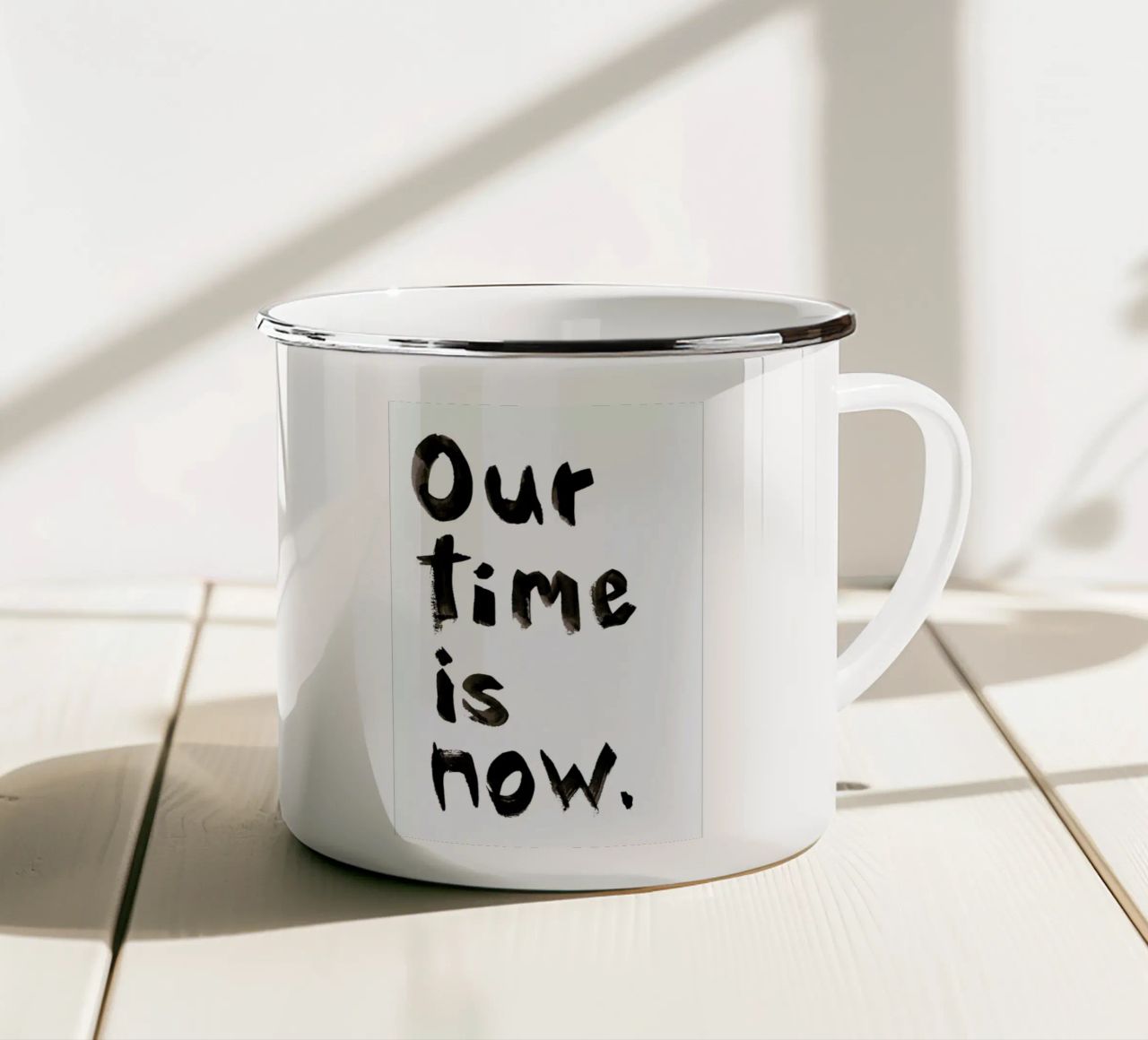 Our Time Is Now tazza in smalto da Farina Kuklinski