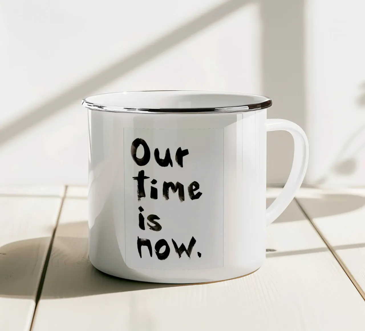 Our Time Is Now tazza in smalto da Farina Kuklinski