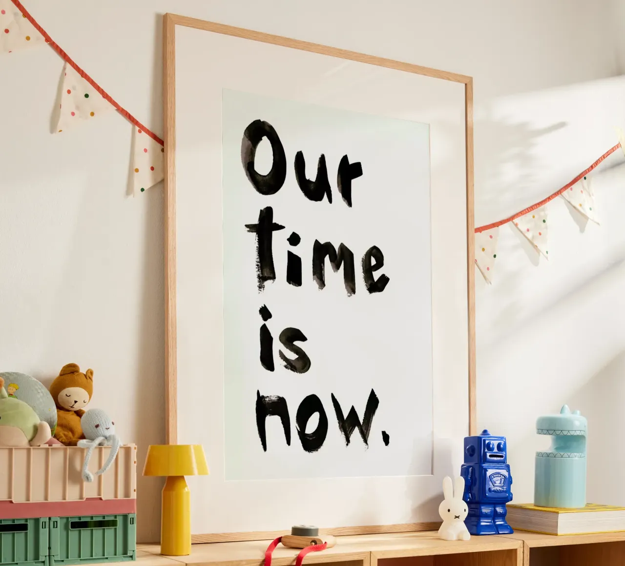 Our Time Is Now poster con telaio in plastica da Farina Kuklinski