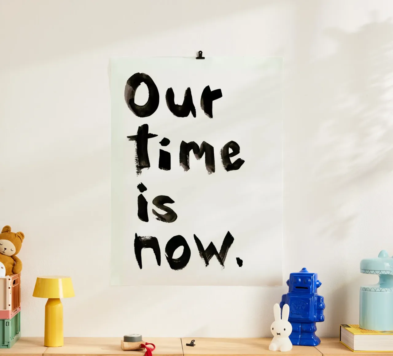 Our Time Is Now poster con telaio in plastica da Farina Kuklinski