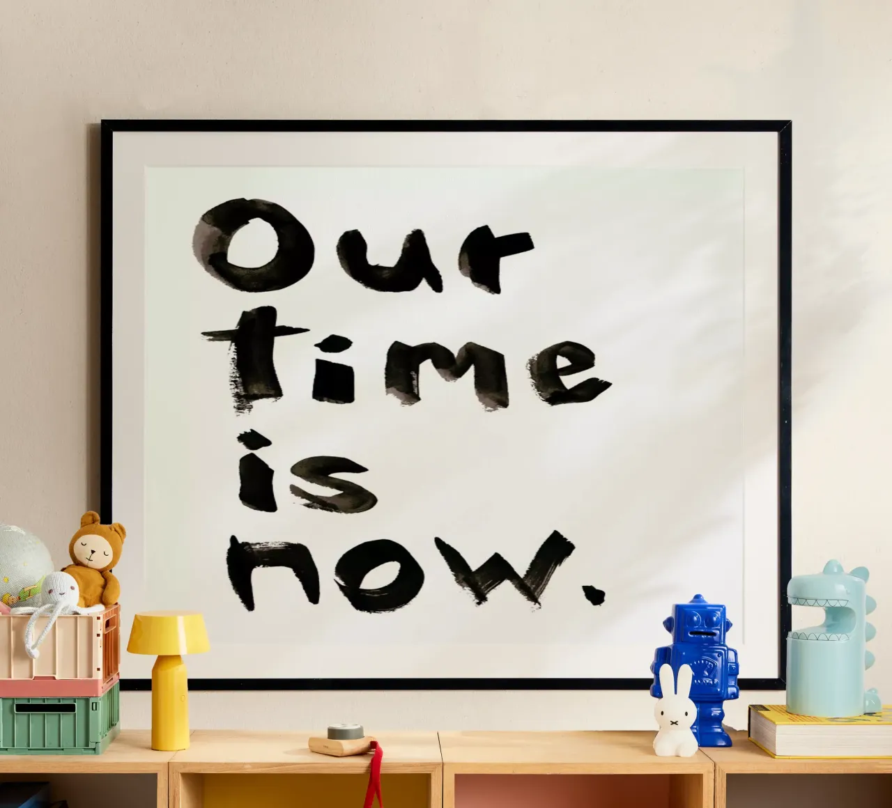 Our Time Is Now poster con telaio in plastica da Farina Kuklinski