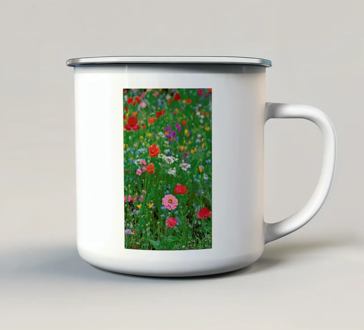 Wild Flowers Field 1 tazza in smalto da Curious Collections by Marielle Leenders