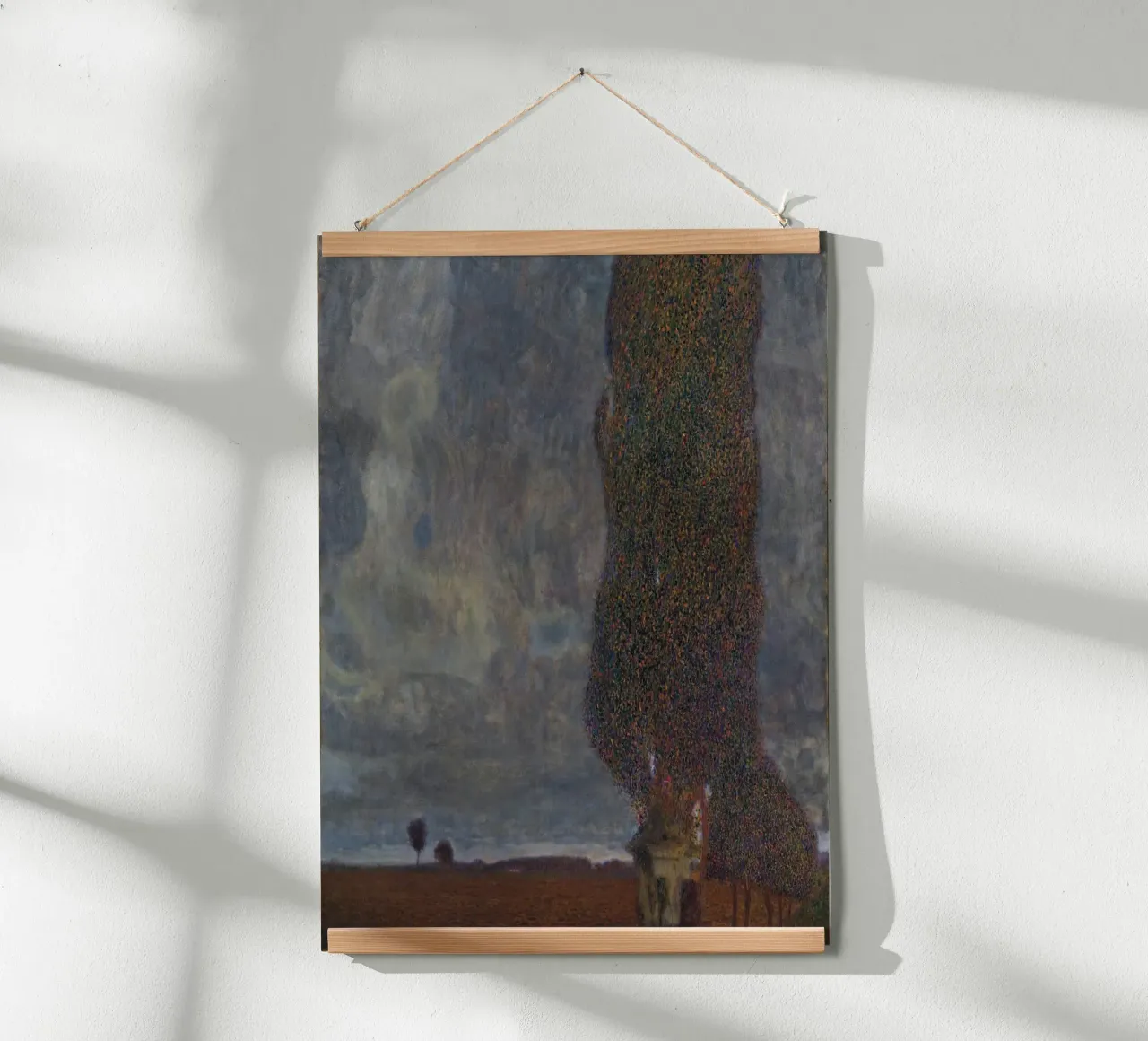 Gustav Klimt - Temporale in avvicinamento, Il grande pioppo II poster con telaio in legno da Timeless Artworks