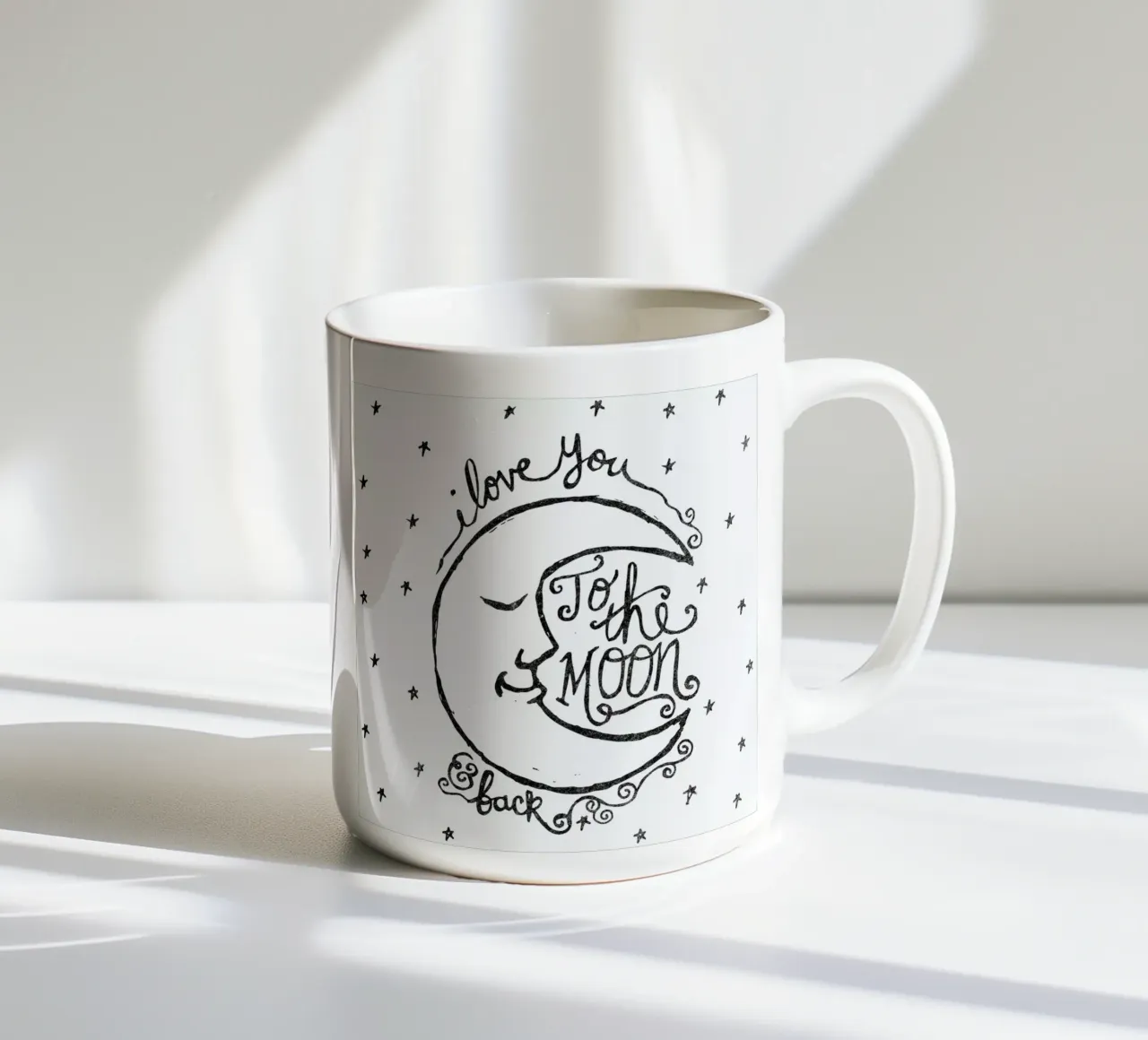 i love you to the moon & back tazza in ceramica da Matthew Taylor Wilson