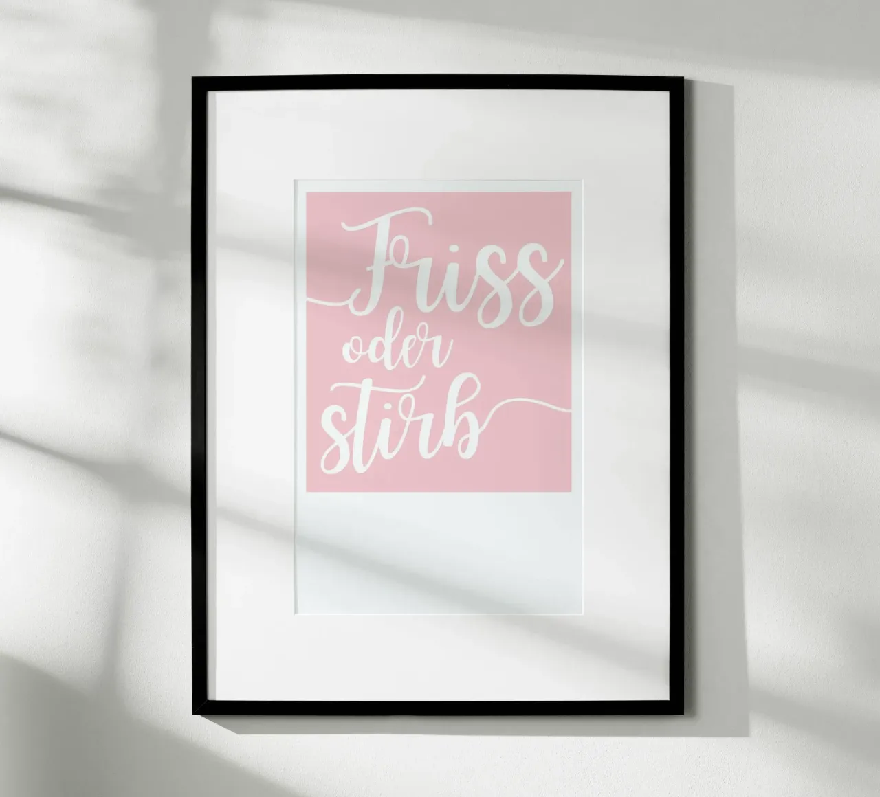 Friss oder stirb poster con telaio in legno da UN-TYPISCH