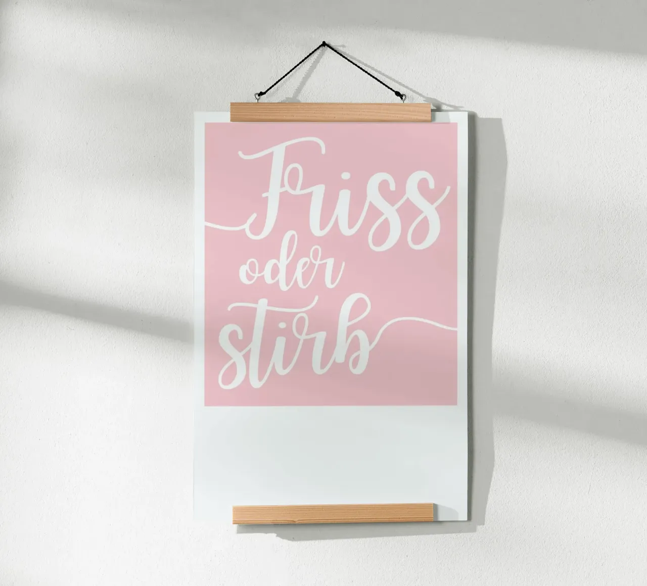 Friss oder stirb poster con telaio in legno da UN-TYPISCH