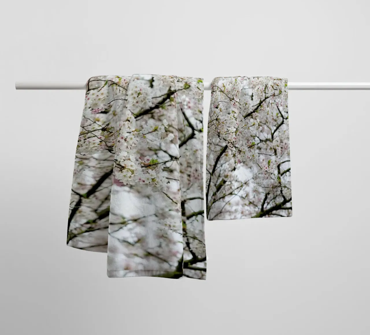 Blossom White 1 asciugamano da bagno da Curious Collections by Marielle Leenders