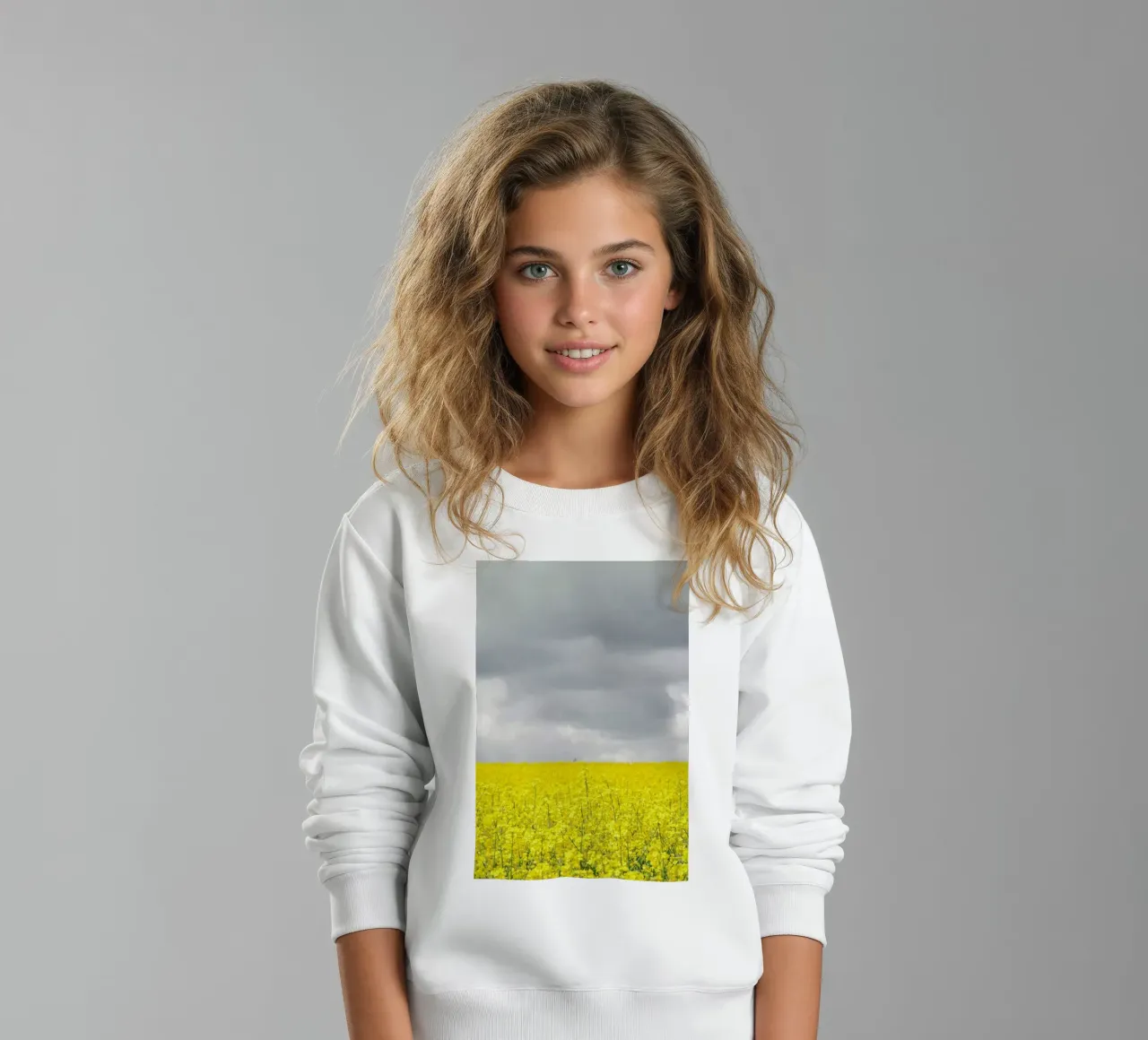 Grey Sky Meets Yellow Fields felpa bambino da Studio Nahili