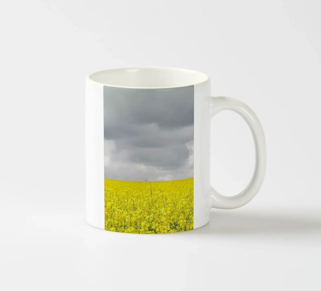 Grey Sky Meets Yellow Fields tazza in ceramica da Studio Nahili