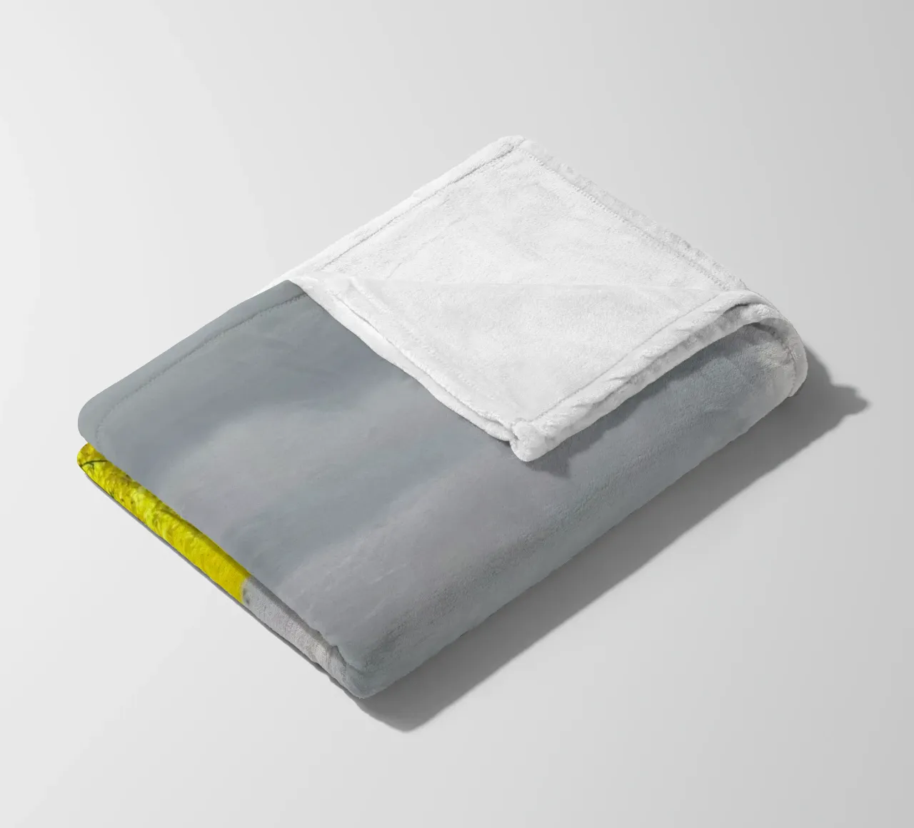 Grey Sky Meets Yellow Fields coperta in pile da Studio Nahili