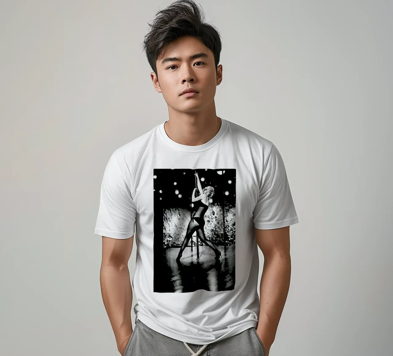 Marilyn Monroe Pole Dancing t-shirt da Gallery Print and Art Limited