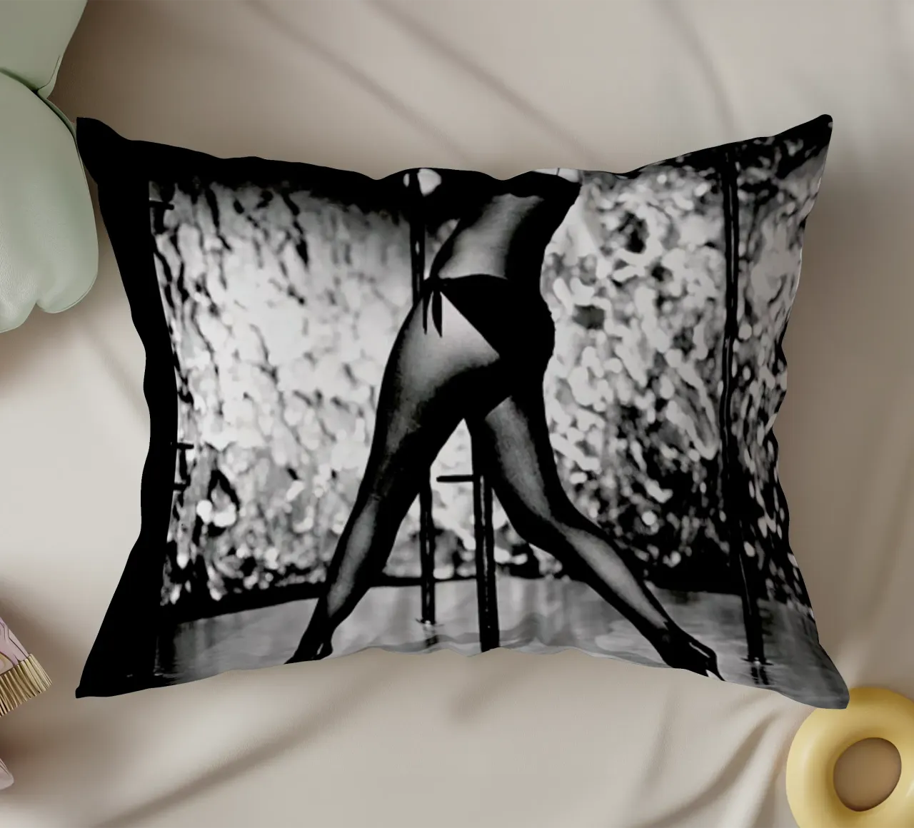 Marilyn Monroe Pole Dancing cuscino da Gallery Print and Art Limited