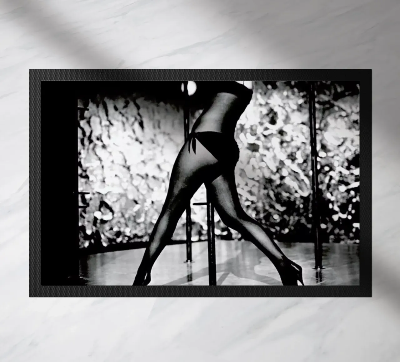 Marilyn Monroe Pole Dancing zerbino da Gallery Print and Art Limited