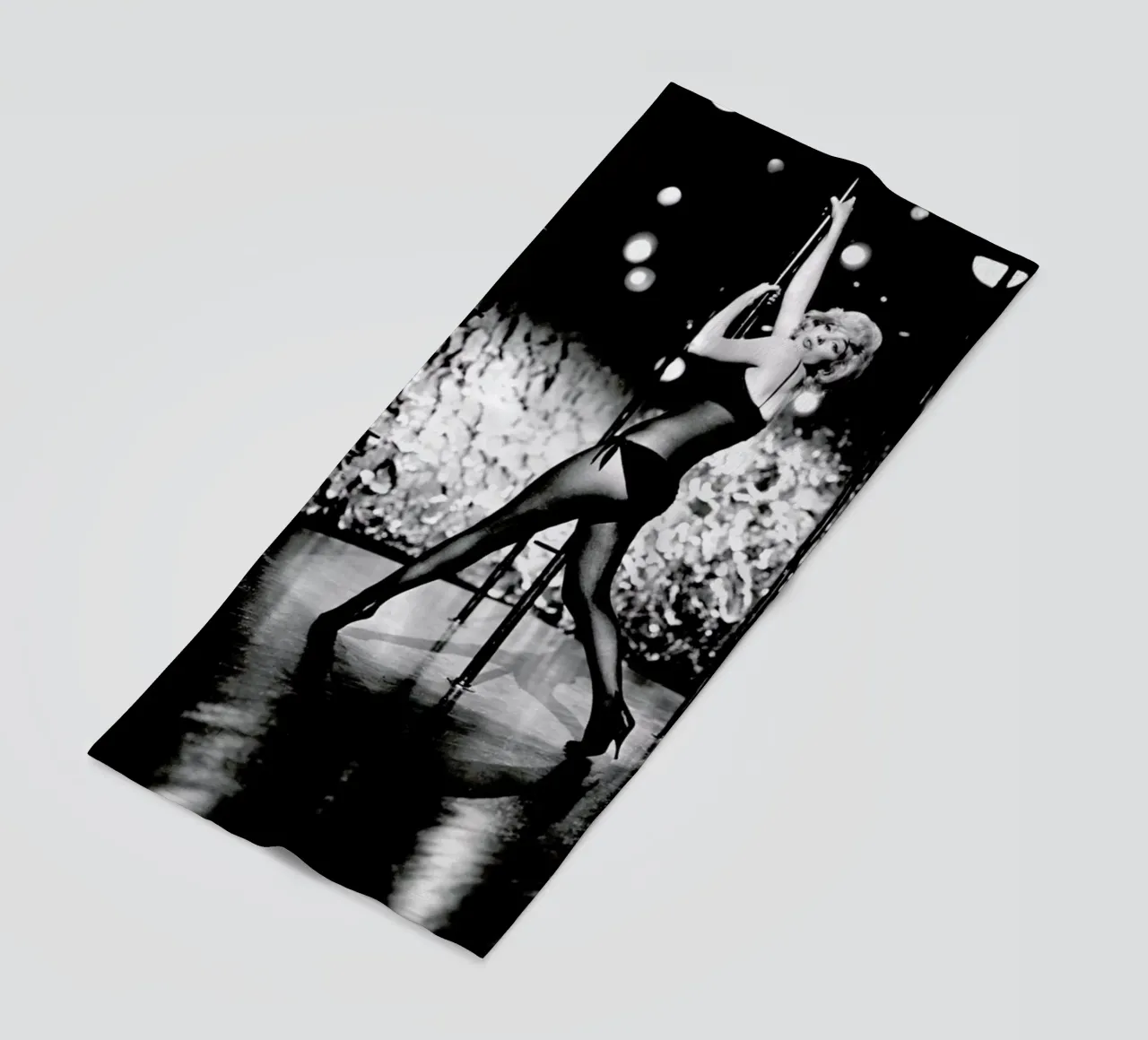 Marilyn Monroe Pole Dancing telo mare da Gallery Print and Art Limited