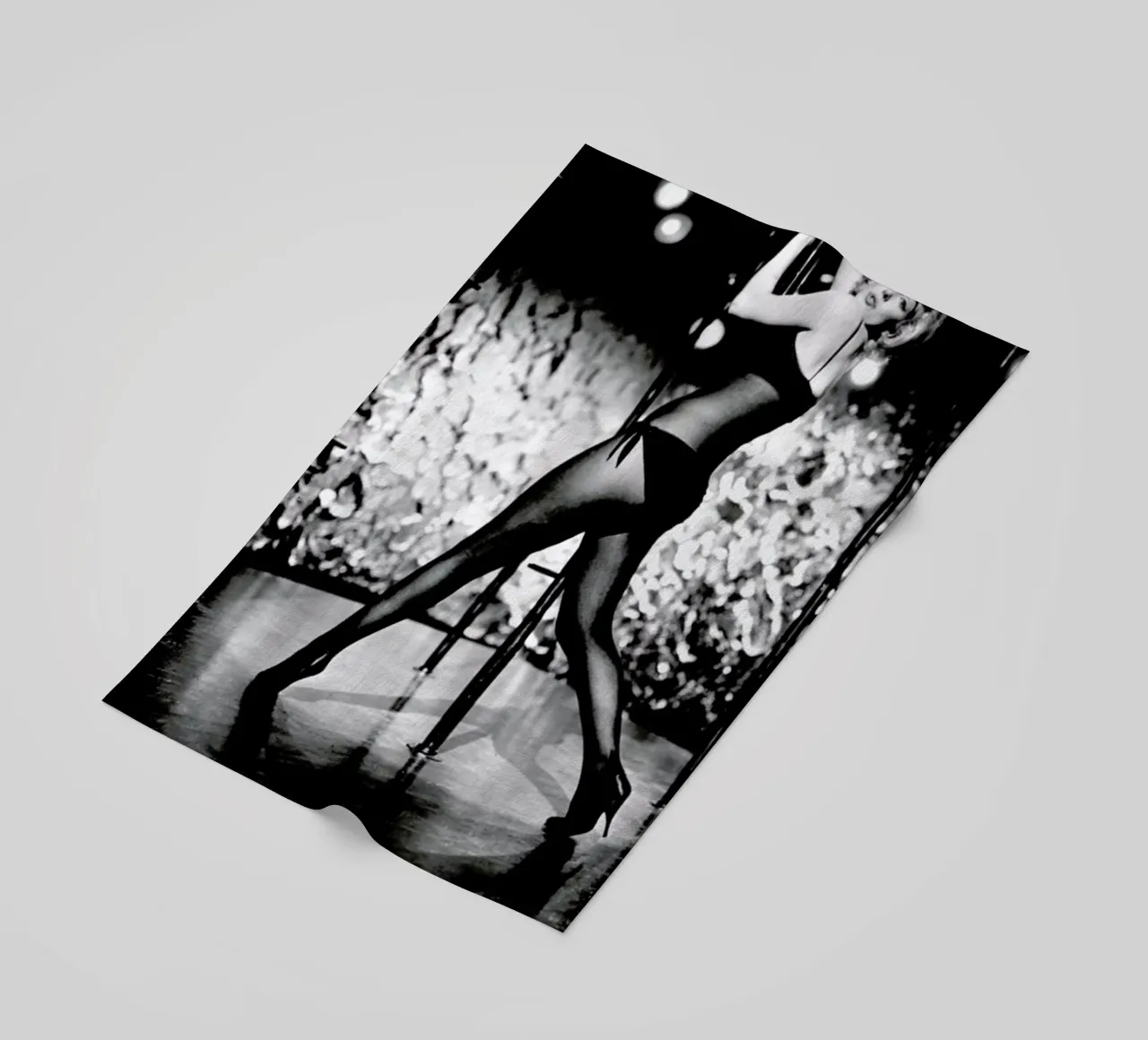 Marilyn Monroe Pole Dancing telo mare da Gallery Print and Art Limited