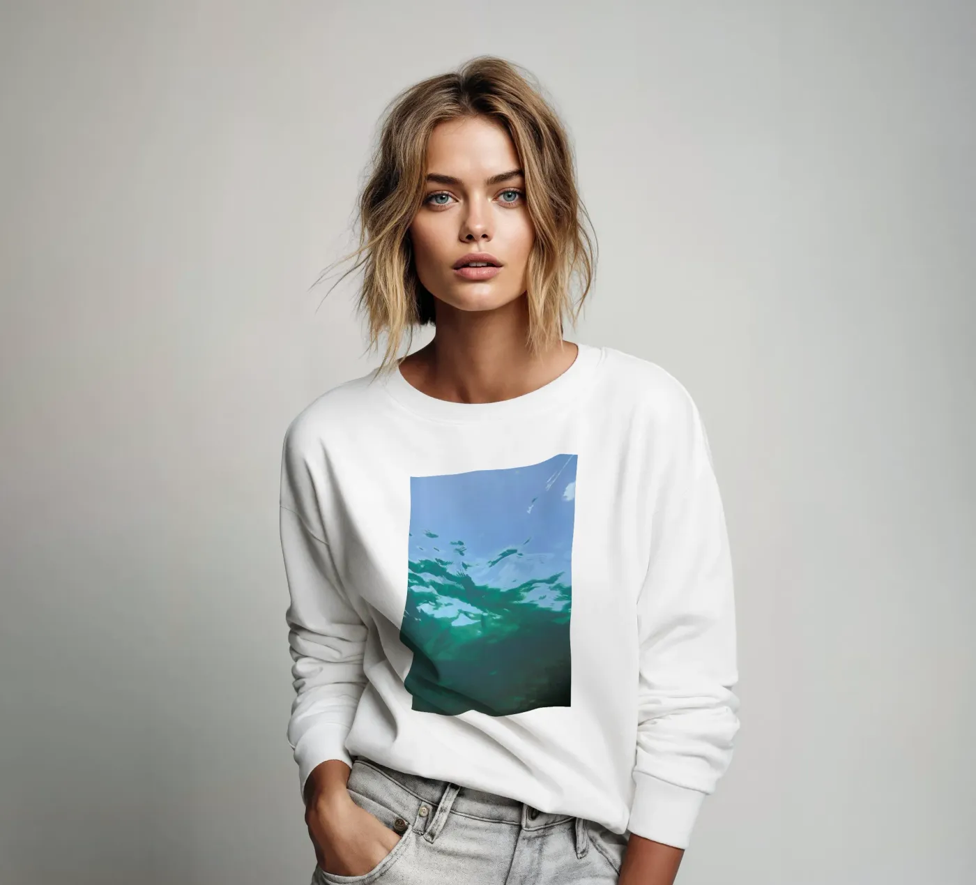 While Diving sweatshirt by Studio Nahili