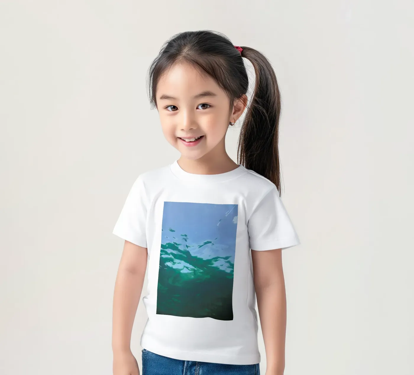 While Diving Kinder T-Shirt von Studio Nahili