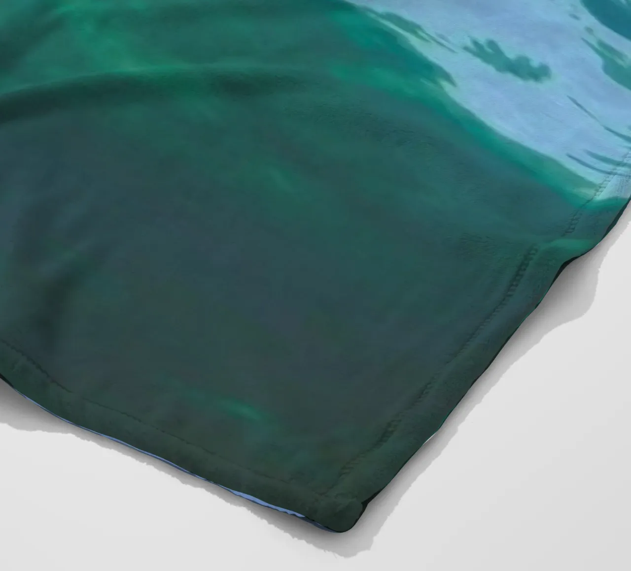 While Diving coperta in pile da Studio Nahili