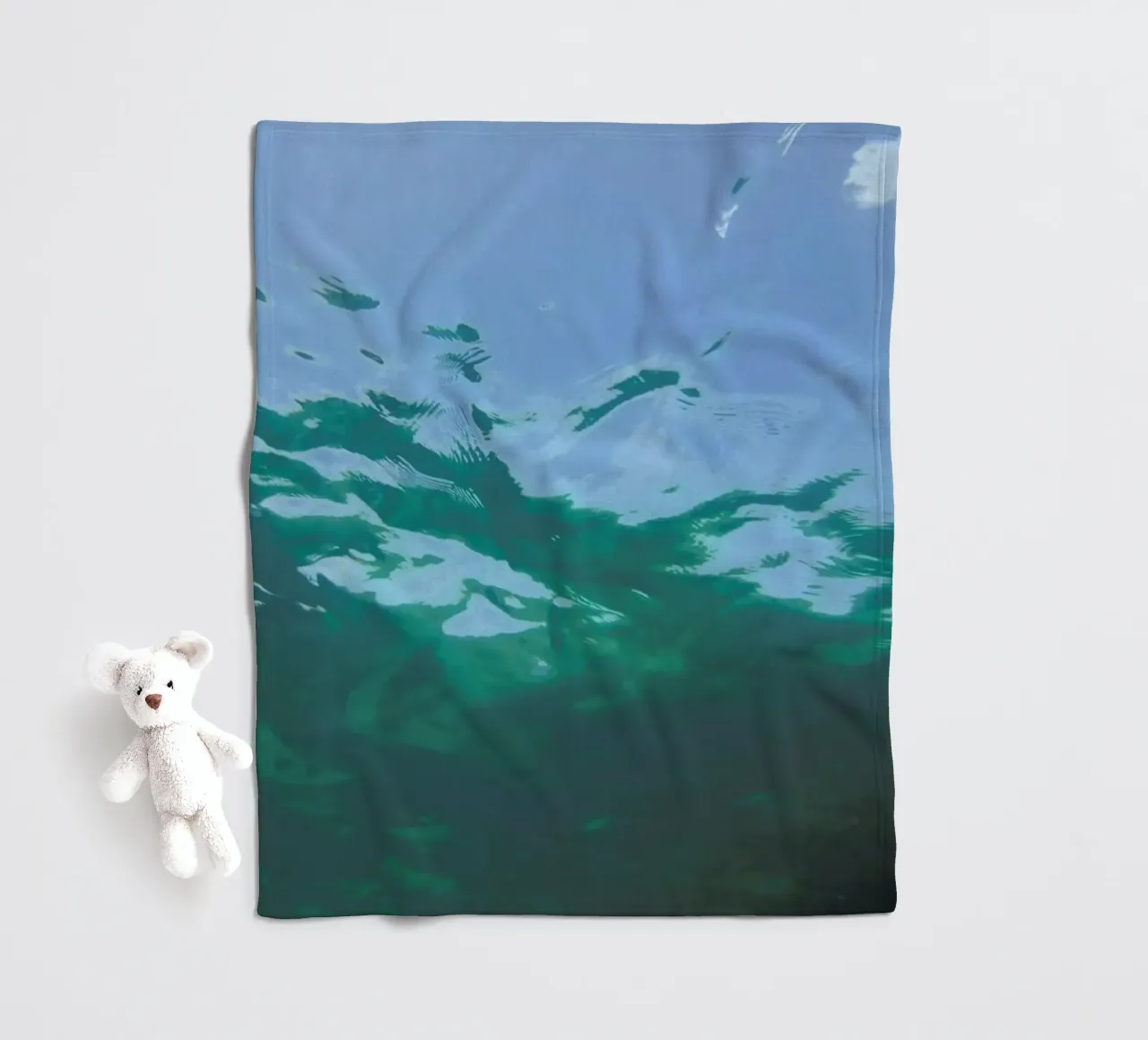 While Diving coperta in pile da Studio Nahili