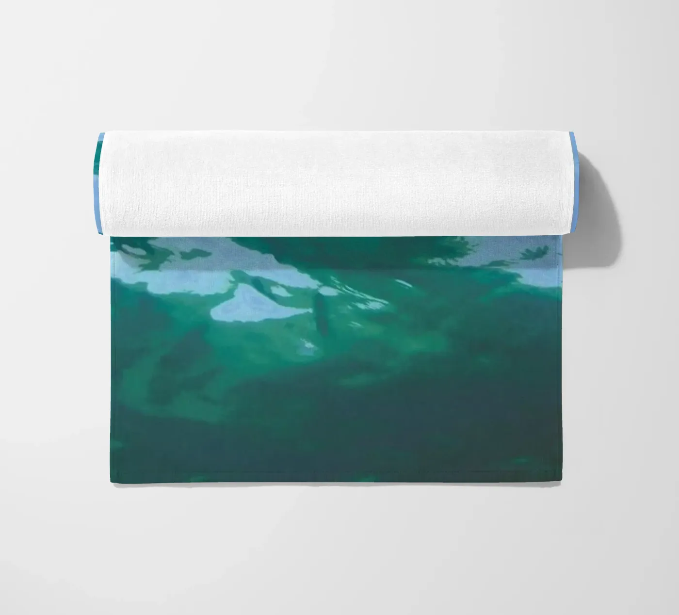 While Diving Strandtuch von Studio Nahili