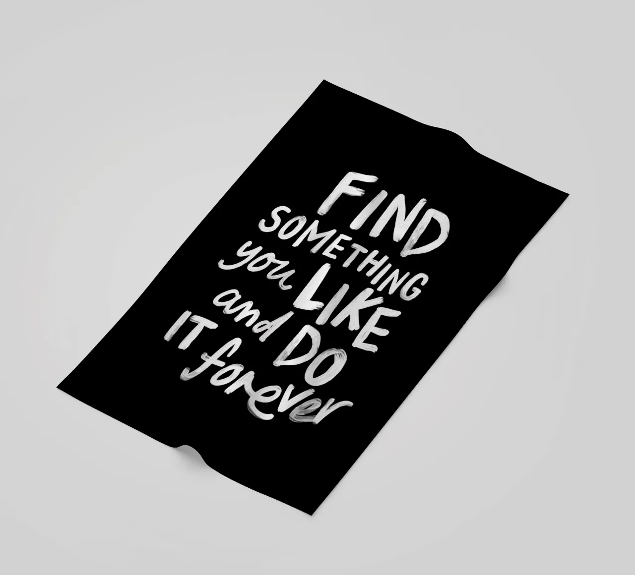 Finde etwas, das du magst und tue es für immer Typografie Druck Strandtuch von THE MOTIVATED TYPE