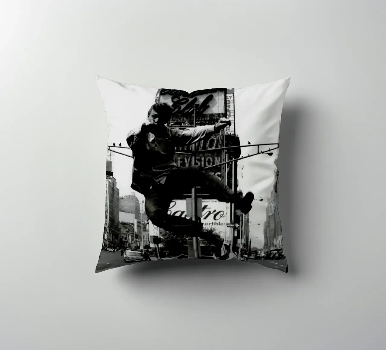 Tommy Steele at Times Square cuscino da Gallery Print and Art Limited