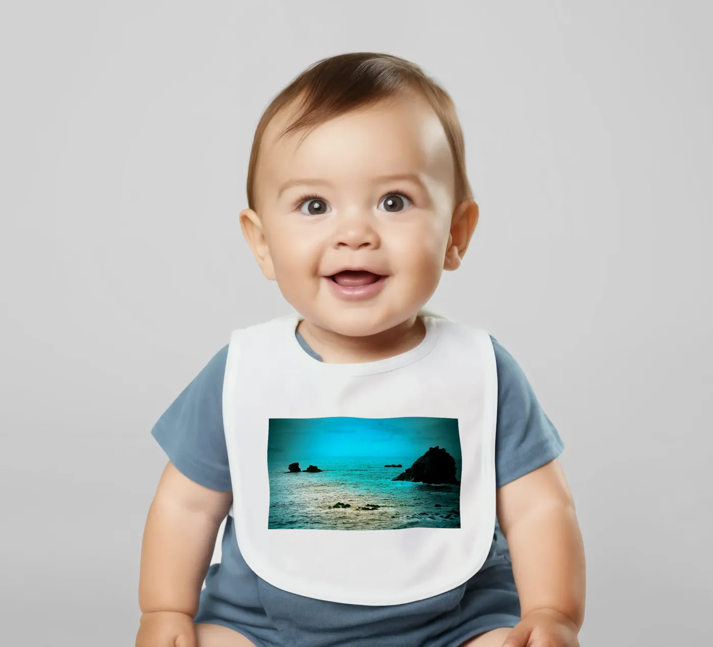 FAA224 baby bib by Thierry vobmann photography