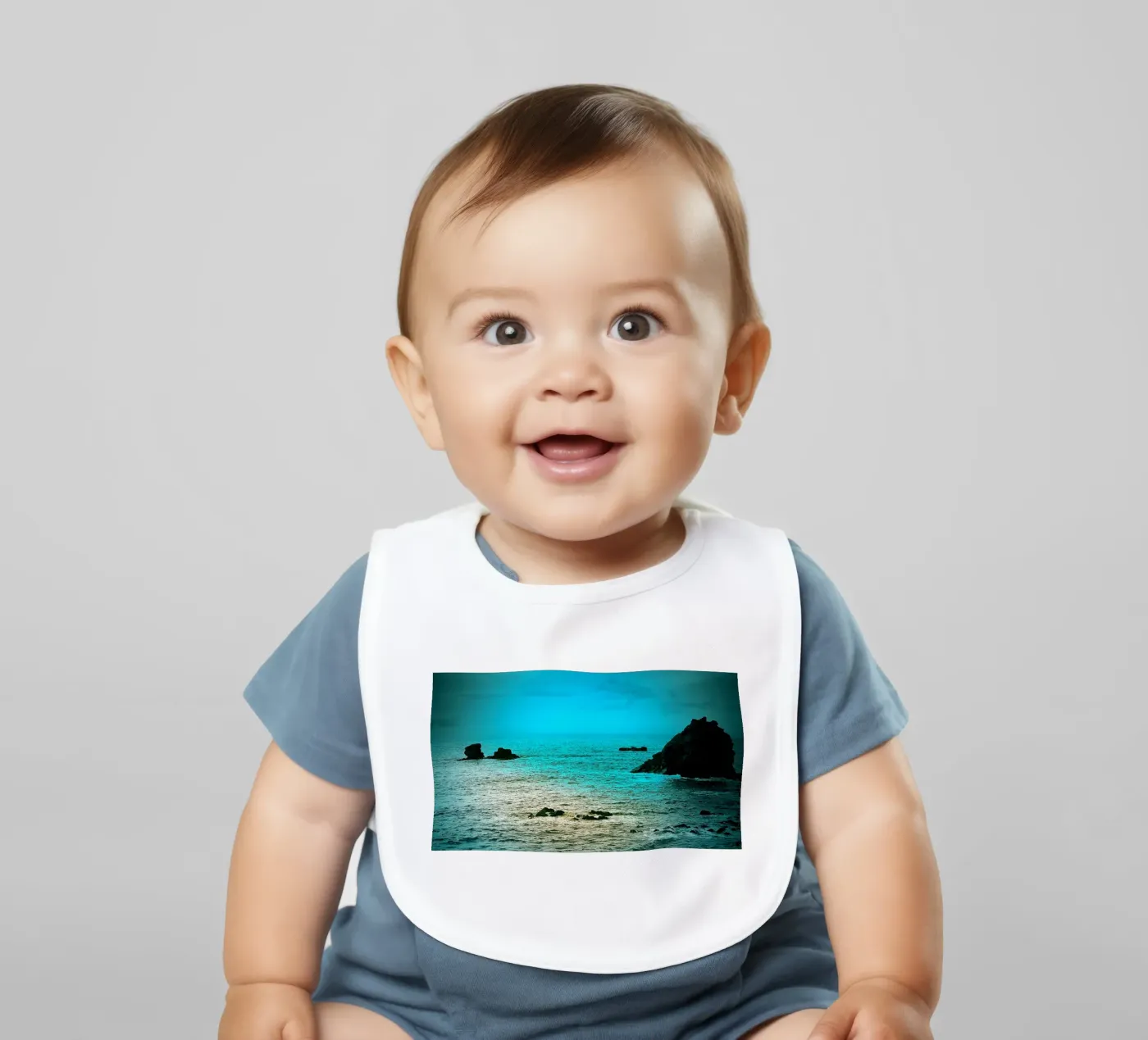 FAA224 baby bib by Thierry vobmann photography