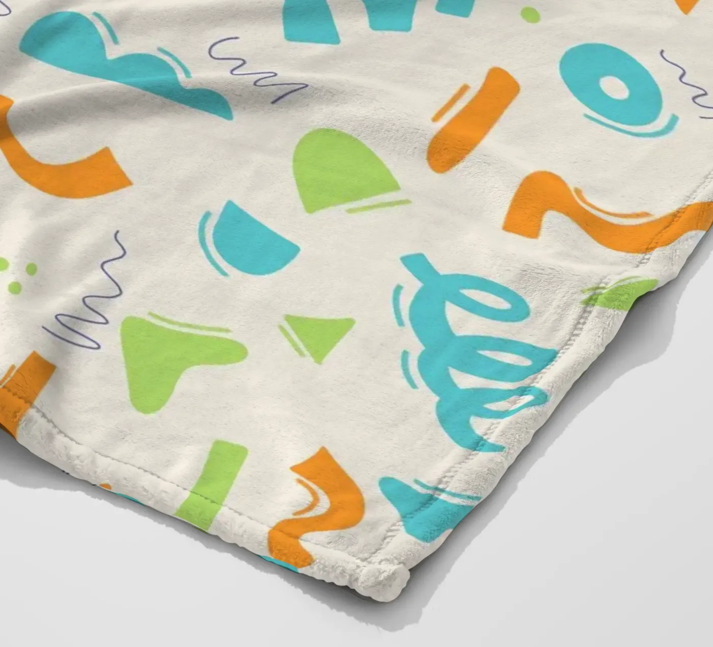 Loop and Motion Fleecedecke von nicigabrieldesigns