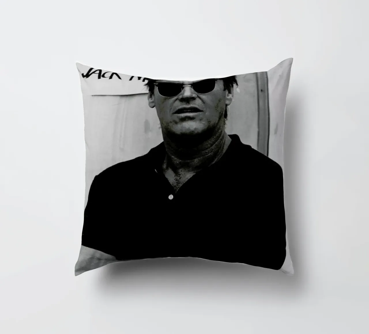 Jack Nicholson in Sunglasses cuscino da Gallery Print and Art Limited