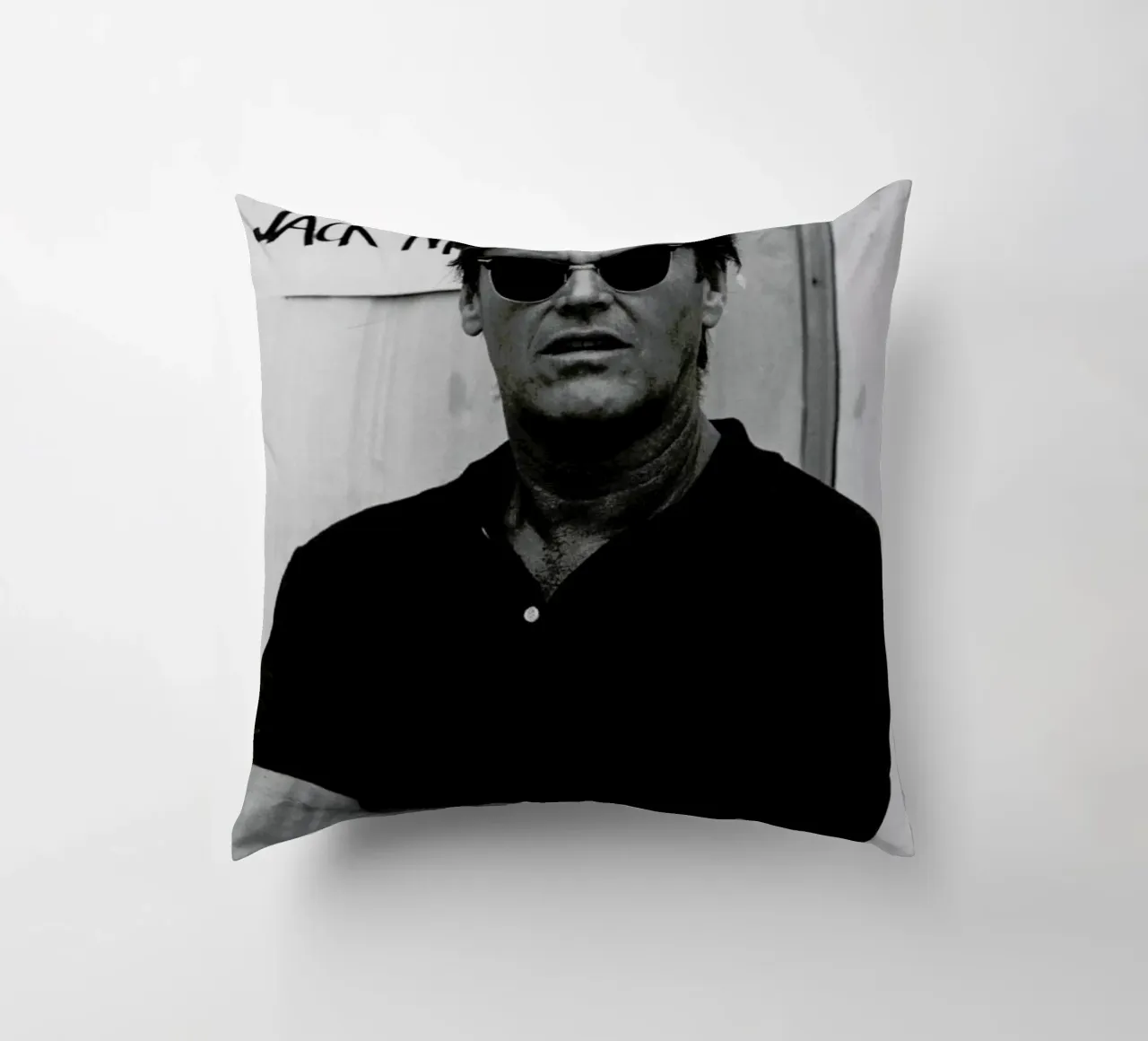 Jack Nicholson in Sunglasses cuscino da Gallery Print and Art Limited