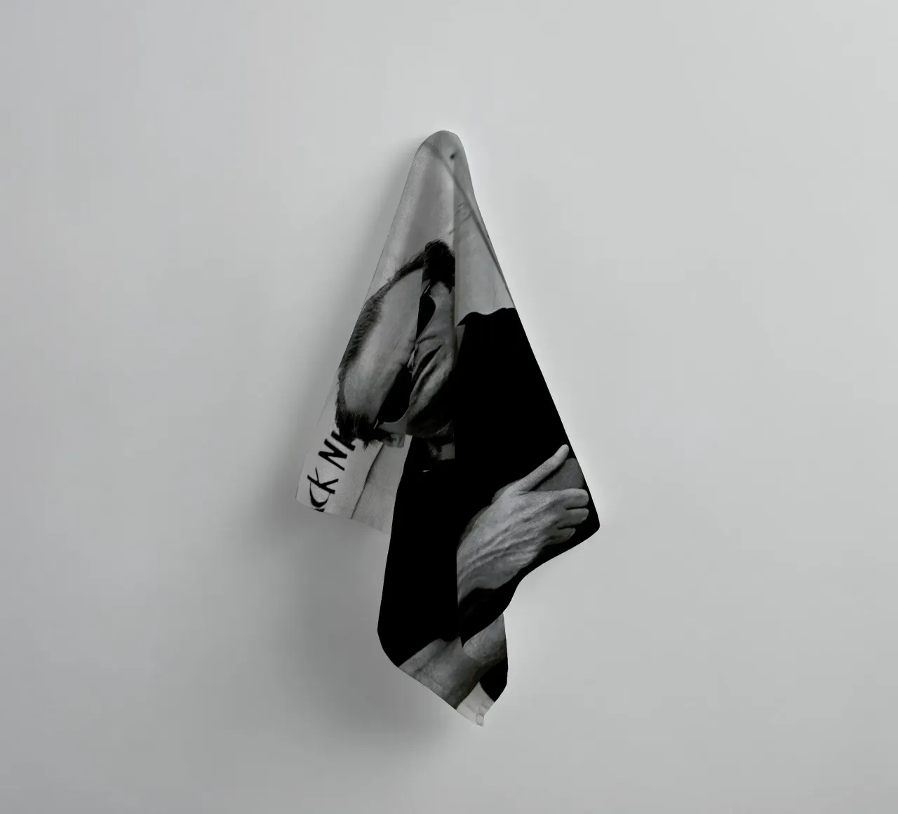 Jack Nicholson in Sunglasses asciugamano da bagno da Gallery Print and Art Limited