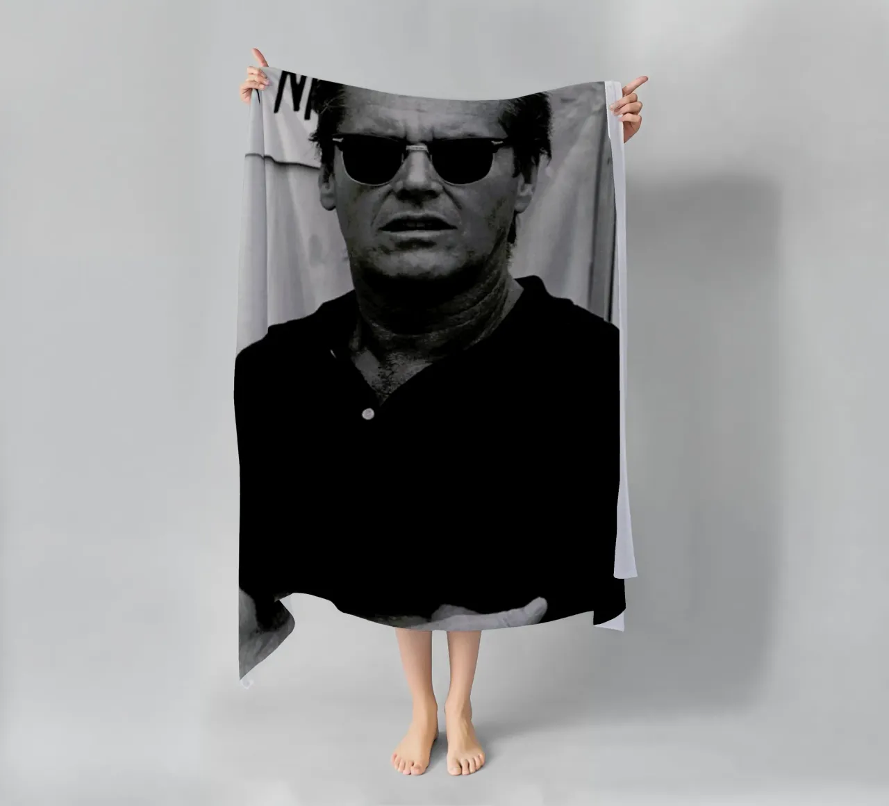 Jack Nicholson in Sunglasses telo mare da Gallery Print and Art Limited