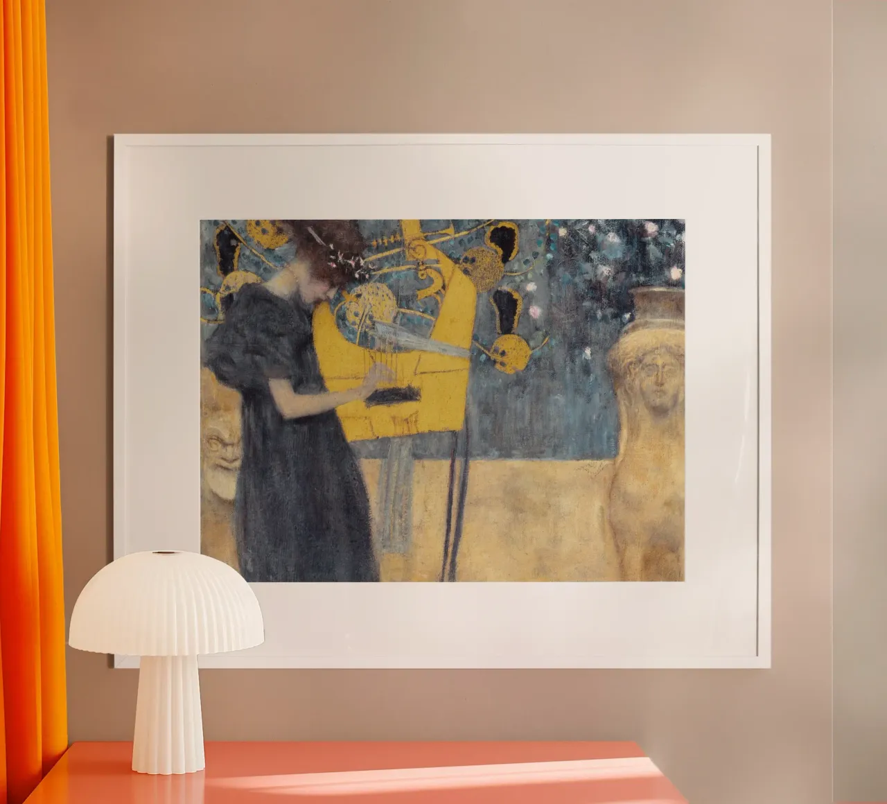 Gustav Klimt - Musica poster con telaio in plastica da Timeless Artworks